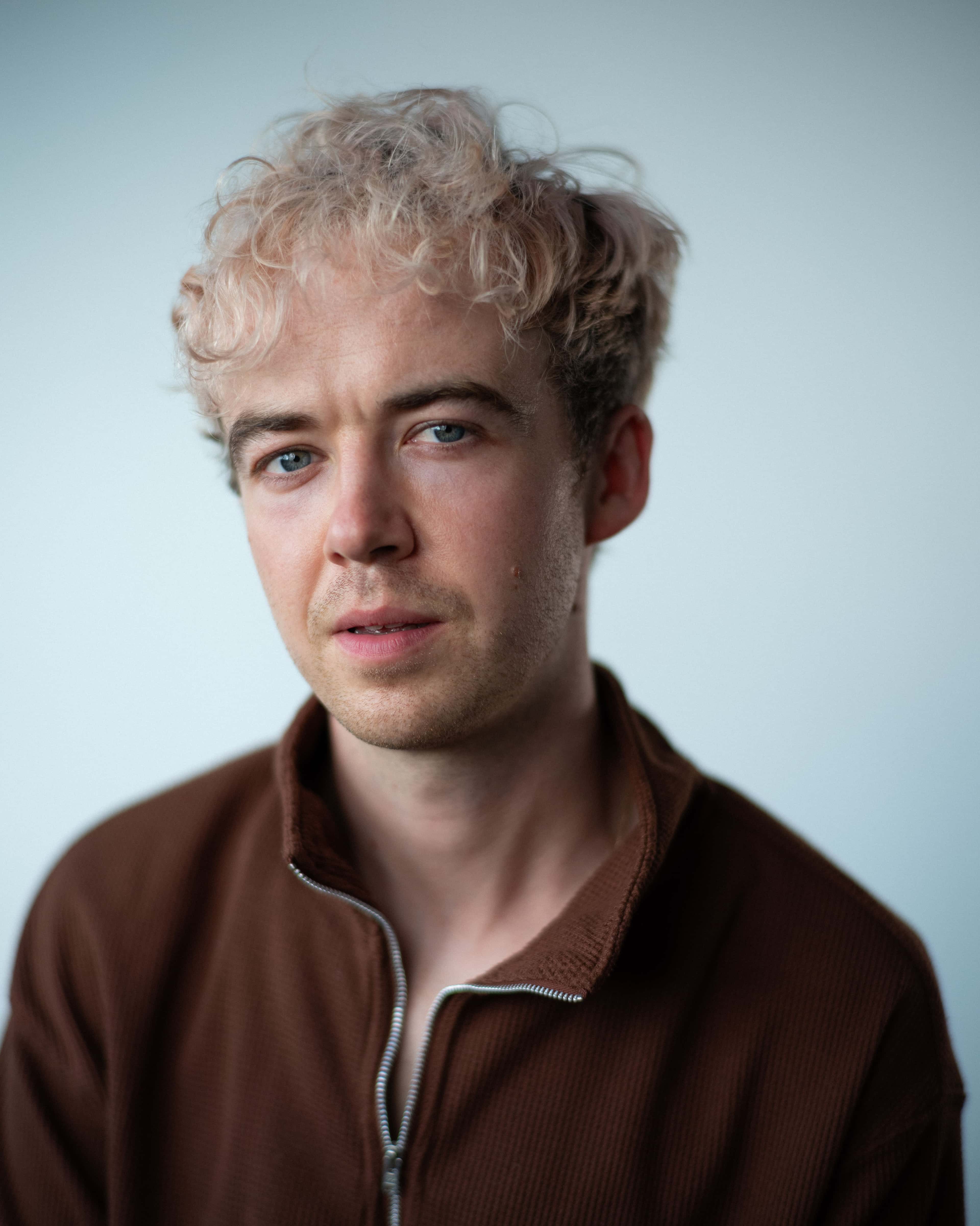 Scrolling selection of images 10